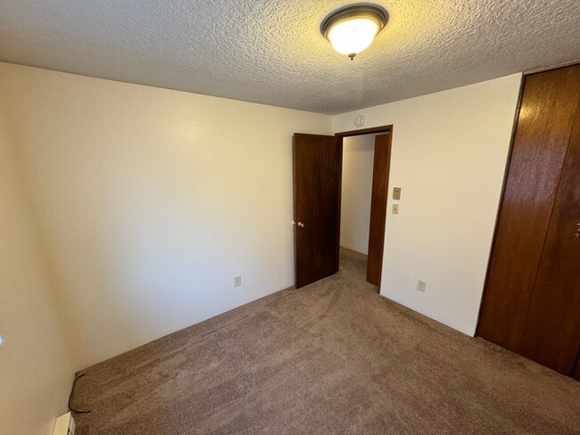 Building Photo - Charming 3-Bedroom SE Portland Home – Fully Fenced Yard - Video attached