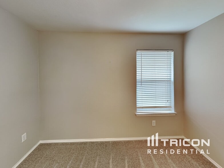 Building Photo - 102 Chesterfield Cir