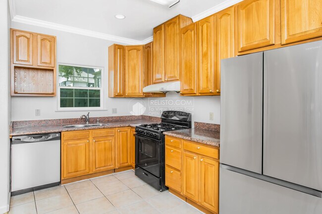 Building Photo - 3243 Davis St