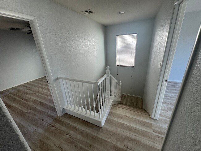 Building Photo - Charming 3 Bedroom, 3 Bathroom, 2-Story Ho...