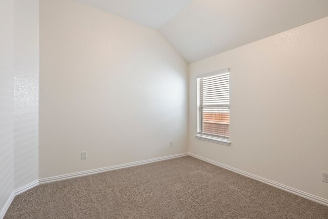 Building Photo - Beautiful 5 bedroom, 3 bathroom home in Buda!!!