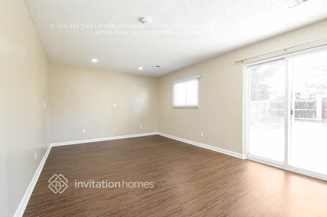 Building Photo - 11242 W 102nd Dr