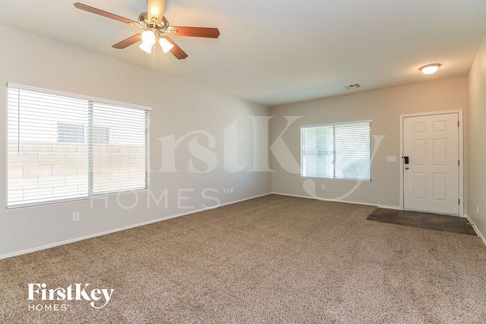 Building Photo - 617 E Payton Cir