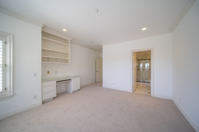 Building Photo - 1160 N Easley Canyon Rd