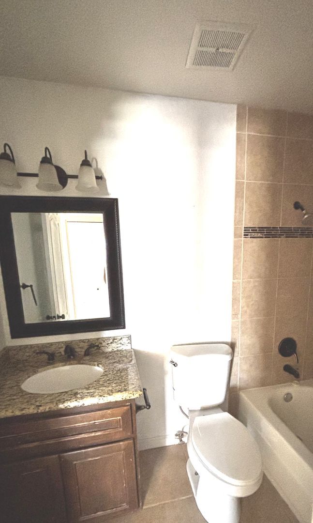 Building Photo - Updated rental