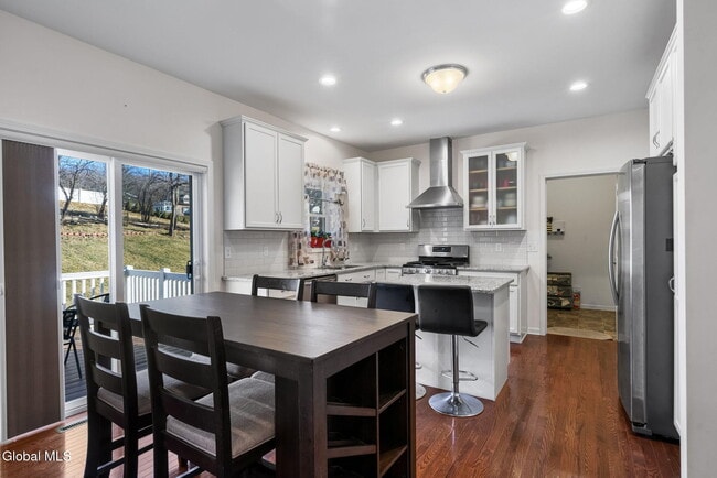 Building Photo - 2 Birch Ct