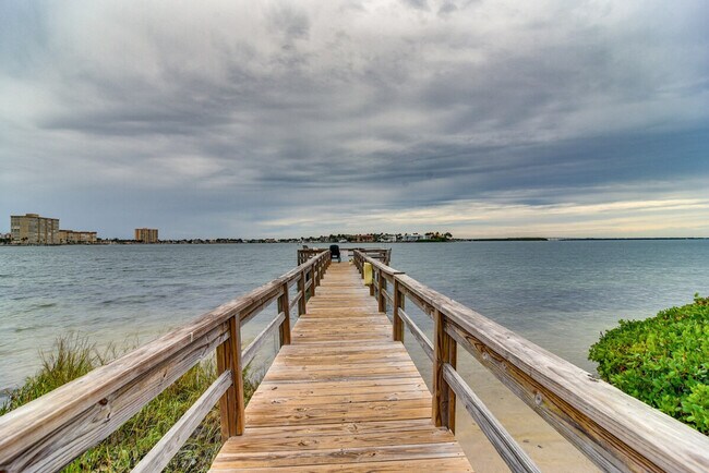 Building Photo - 6260 Palma Del Mar Blvd S