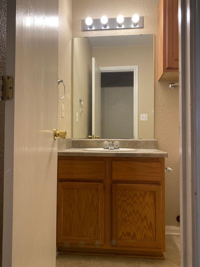 Building Photo - 3 BEDROOM CLOSE TO UMHB