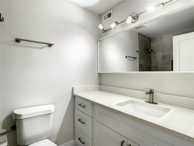 Building Photo - 4724 Walden Cir