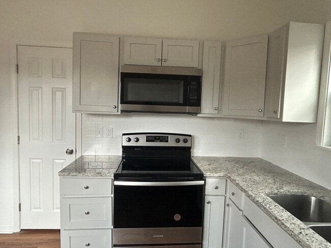 Building Photo - SPECIAL DEAL: $250 OFF FIRST MONTH'S RENT