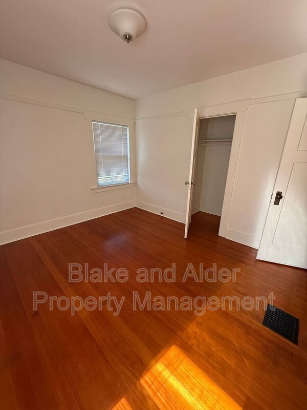 Building Photo - 2825 NE 27th Ave