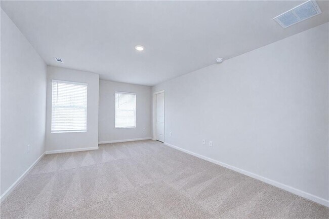 Building Photo - 24 Berryville Dr