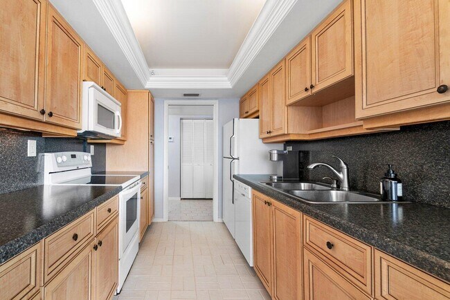Building Photo - 5480 N Ocean Dr