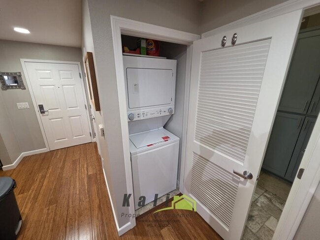 Building Photo - 450 J St