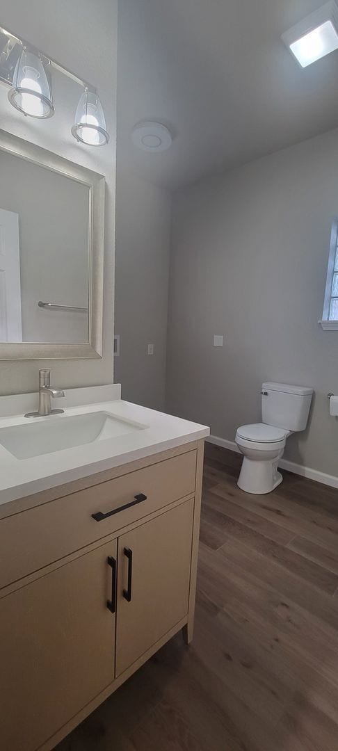 Building Photo - Gorgeous Garage Apartment!