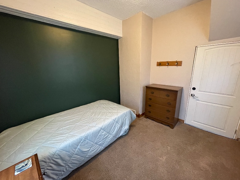 Building Photo - 529 2nd St SE