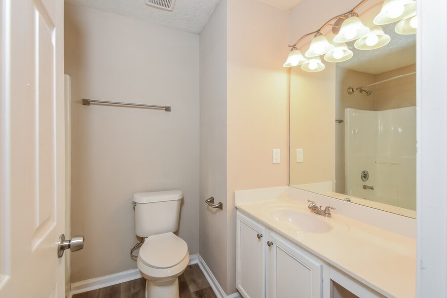 Building Photo - 301 Providence Dr