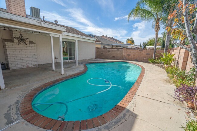 Building Photo - Single Story Pool House for Rent in Canyon Country!