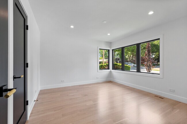 Building Photo - 6600 N Kenton Ave