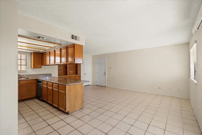 Building Photo - Summerlin 2 Bedroom Condo Renovated Kitche...