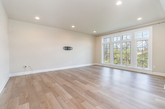 Building Photo - 1726 Bradley Dr