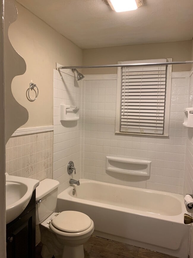 Building Photo - Coming soon! 3 bed house!! Stainless Steel...