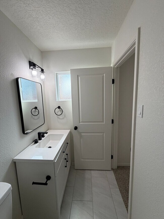 Building Photo - 3 Bedroom Single Story Home Available Near Unser Blvd NW & Paradise Blvd NW!