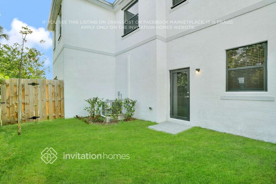 Building Photo - 1640 SW 29th St