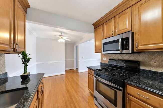 Building Photo - 4940 N Leonard Dr