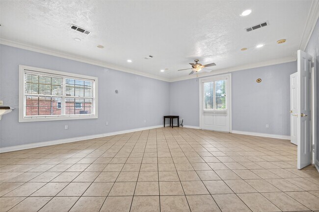 Building Photo - 8103 Oak Moss Dr