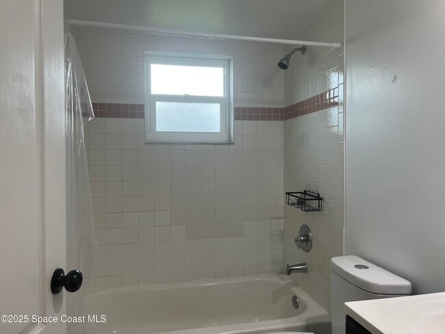 Building Photo - 499 Alesio Ave SE