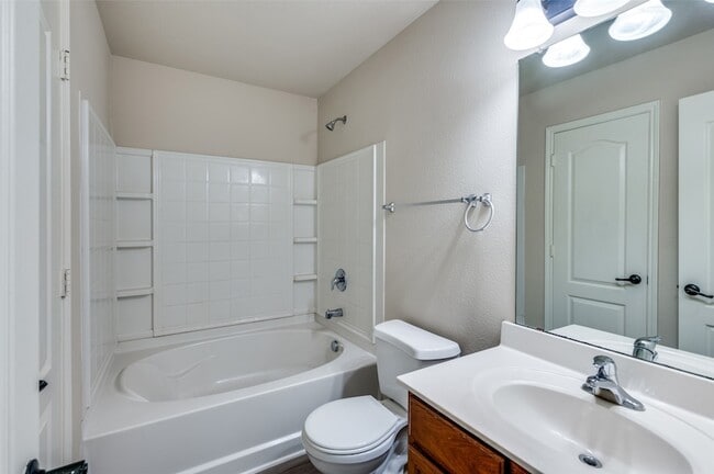 Building Photo - 8620 Star Thistle Dr