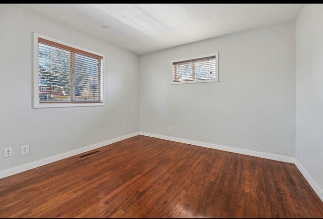 Building Photo - 1431 Northview Dr