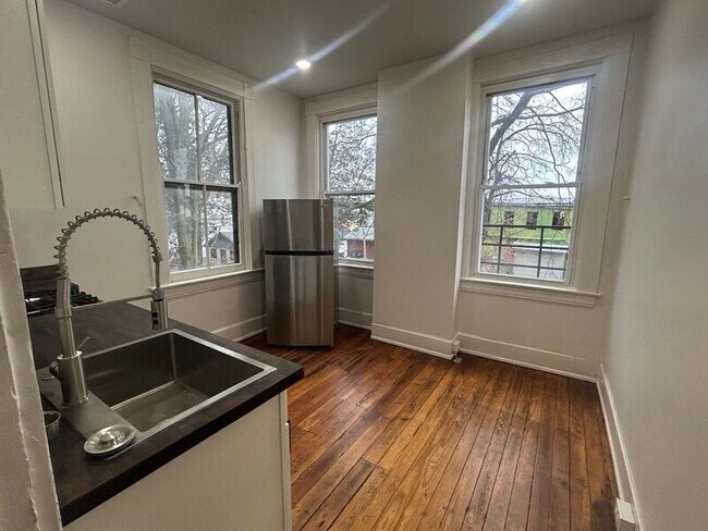 Building Photo - 920 Washington Ave