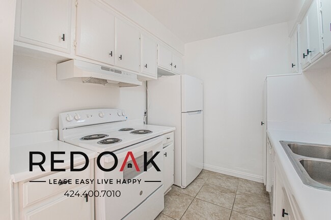 Building Photo - 10535 Lindley Ave