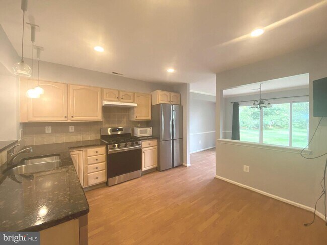 Building Photo - 14 Nathan Ct