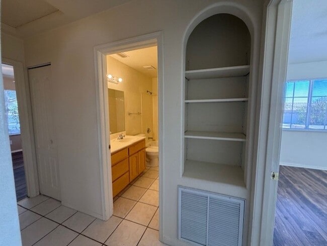 Building Photo - Occupied Do Not Disturb Tenant 3 Bedroom Plus Den & 2 Bath home Contact Property Pros Property Ma...