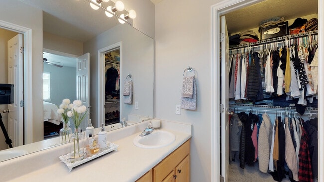 Building Photo - 4058 Valderrama