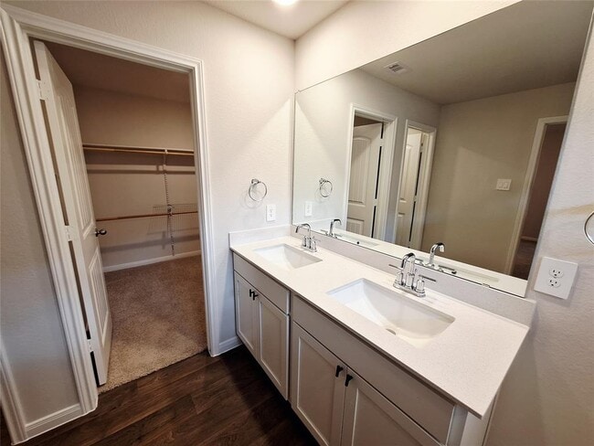 Building Photo - 1327 Camden Ln