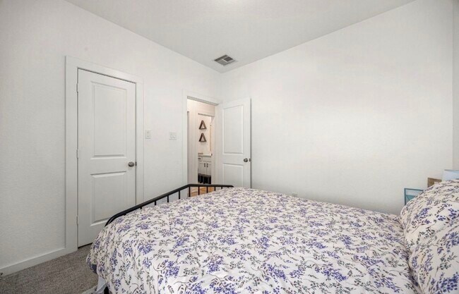 Building Photo - 17303 Merigold Hts Dr