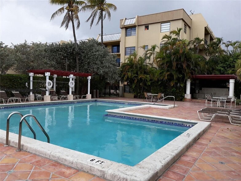 Pool - 10403 N Kendall Dr