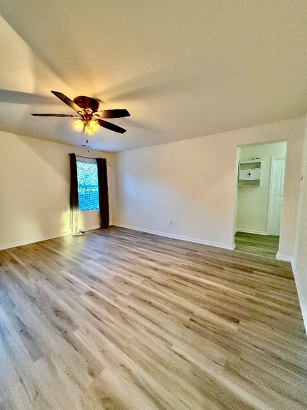 Building Photo - 7952 Bombay Ln