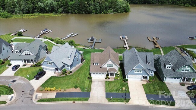 Building Photo - 136 Preston Rd