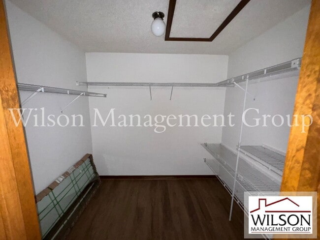 Building Photo - 1420 Flamingo Dr