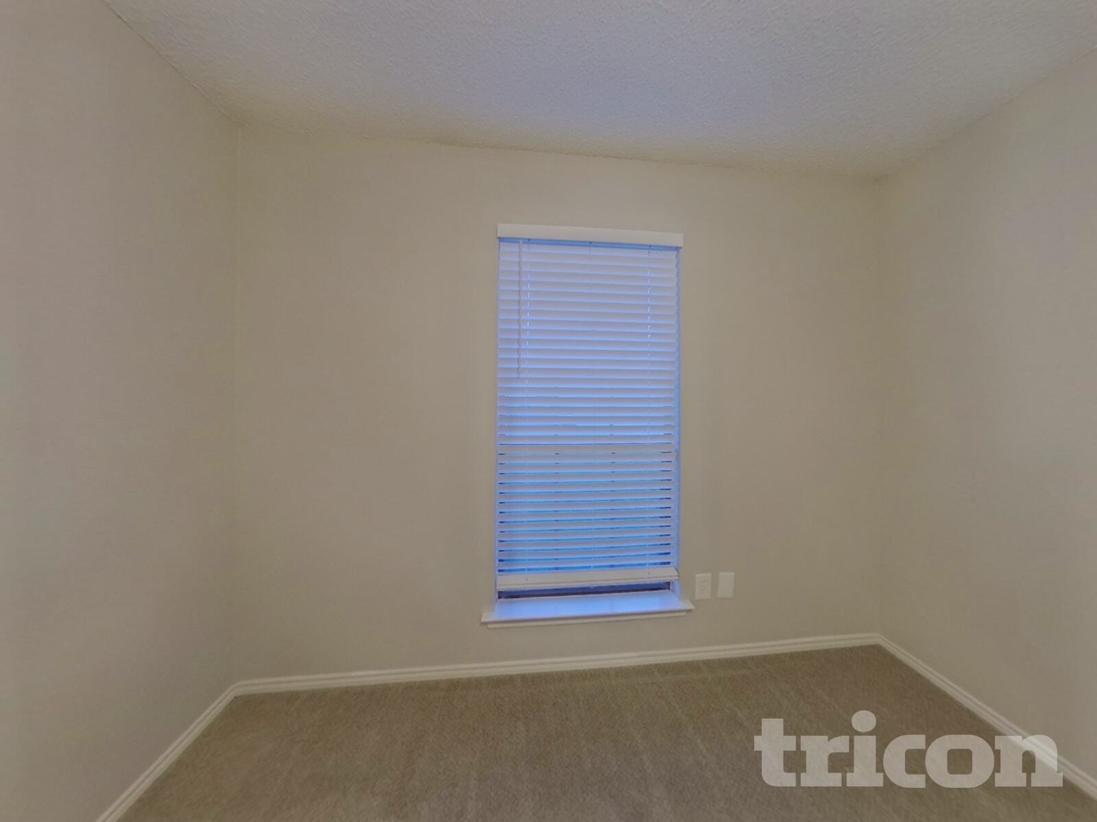 Building Photo - 521 Clover Dr