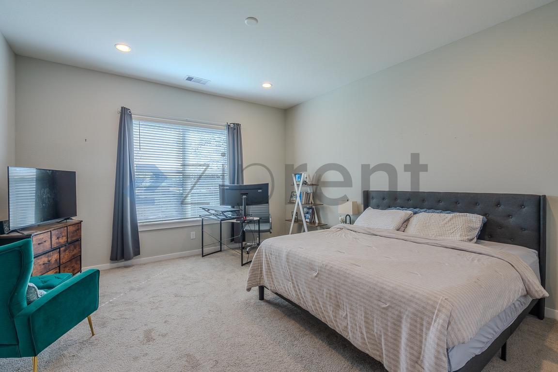 Building Photo - 6706 Parker Grv Ln