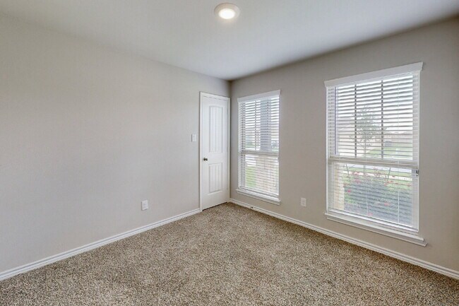 Building Photo - "Charming 3-Bed, 2-Bath Home in Bryan, TX!"