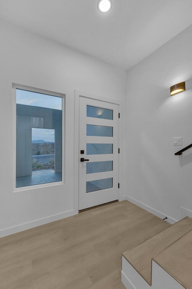 Building Photo - 1519 Golden Hill Terrace