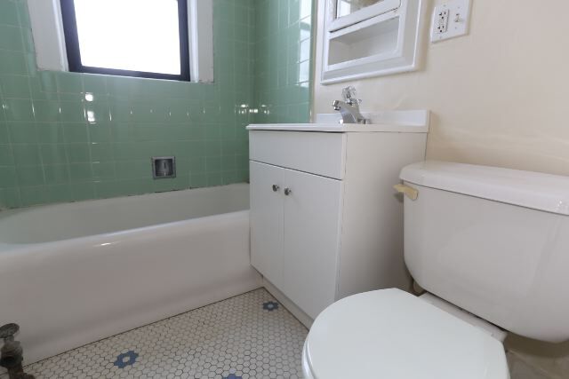 Building Photo - 4551 N Damen Ave