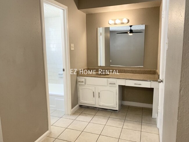 Building Photo - Welcome To Your Well-Maintained 1 Bedroom,...